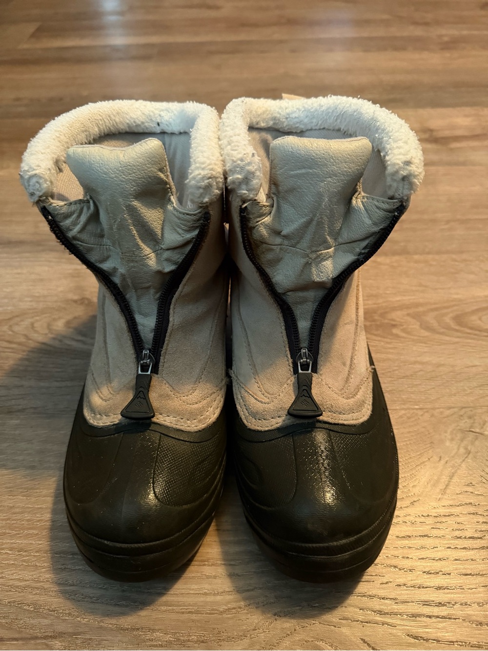 Columbia Tan and Black Women's Winter Zip-Front Boots
